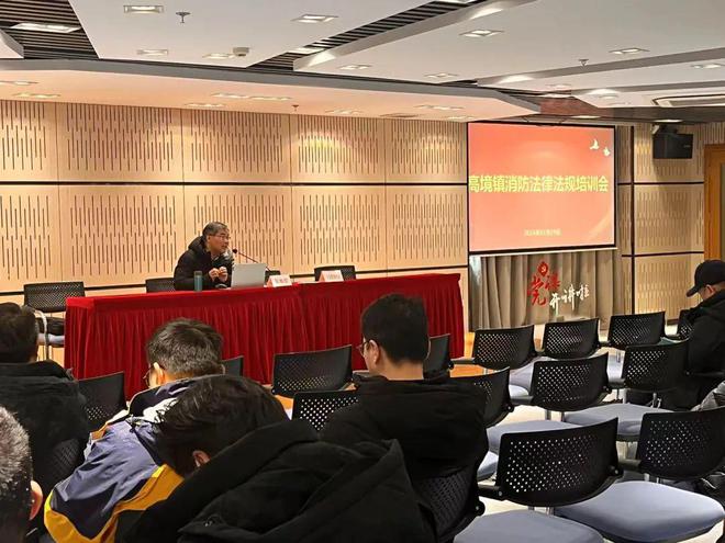 筑牢安全防线！宝山这个镇开展社区微型消防站安全知识培训(图2)
