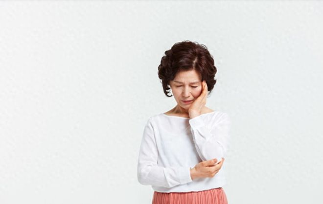 我住院亲家母来看望走时往我被子里塞张卡去查余额后愣了(图12)