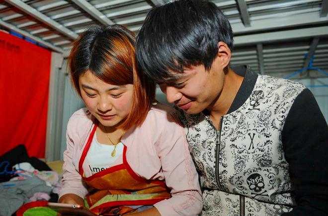 工地上“夫妻”的真实情况：平时搭伙恩爱有加到了年底各回各家(图4)