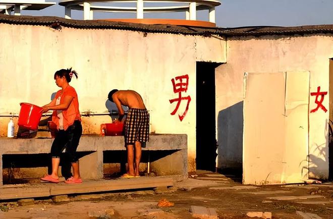 工地上“夫妻”的真实情况：平时搭伙恩爱有加到了年底各回各家(图5)