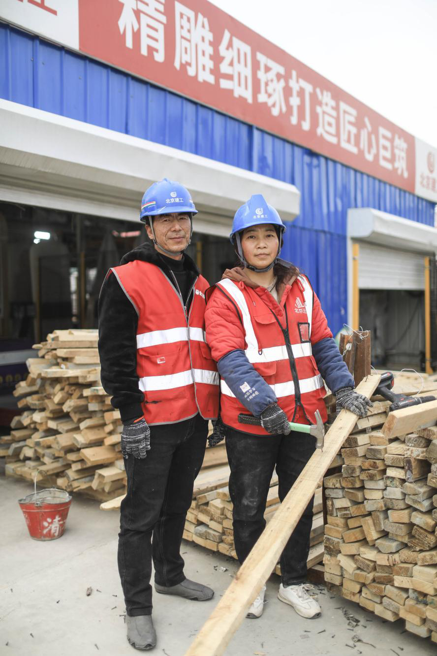 新工体的建设者：有人爬过两百多米的塔吊有人每天步行两万多步(图5)