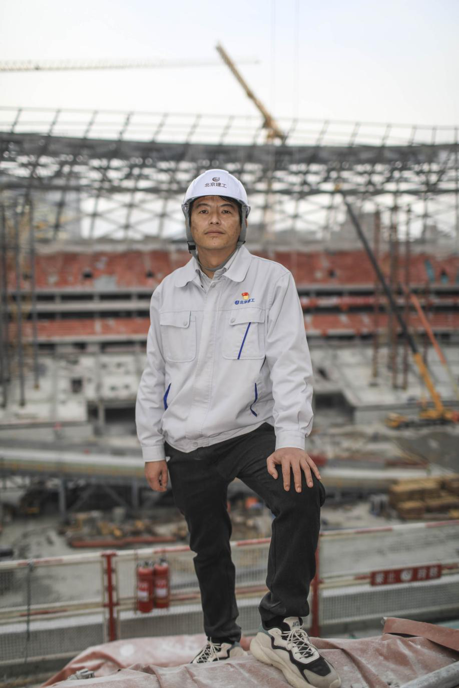新工体的建设者：有人爬过两百多米的塔吊有人每天步行两万多步(图9)