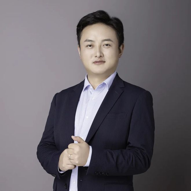 领创公司：攻克技术难题勇攀“全国第一高爬架”(图1)